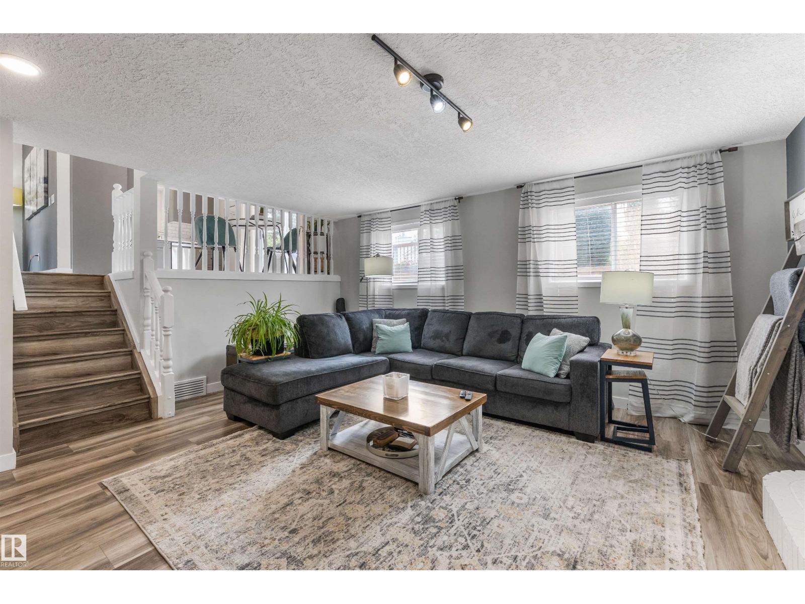 3 DENAULT PL - Image 32