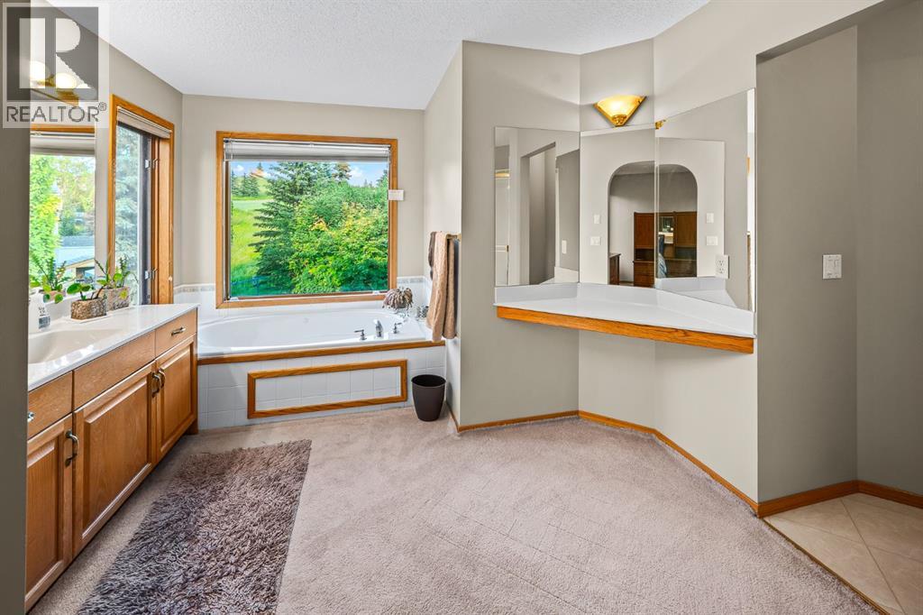 30 Gleneagles View, Cochrane