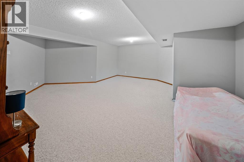 30 Gleneagles View, Cochrane