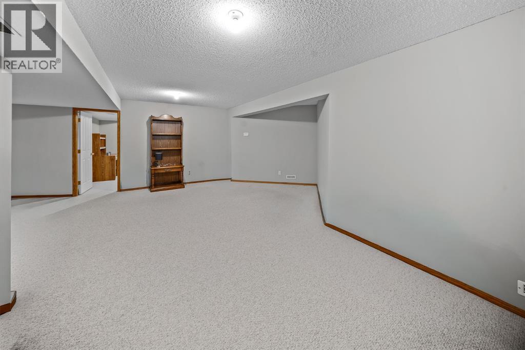 30 Gleneagles View, Cochrane