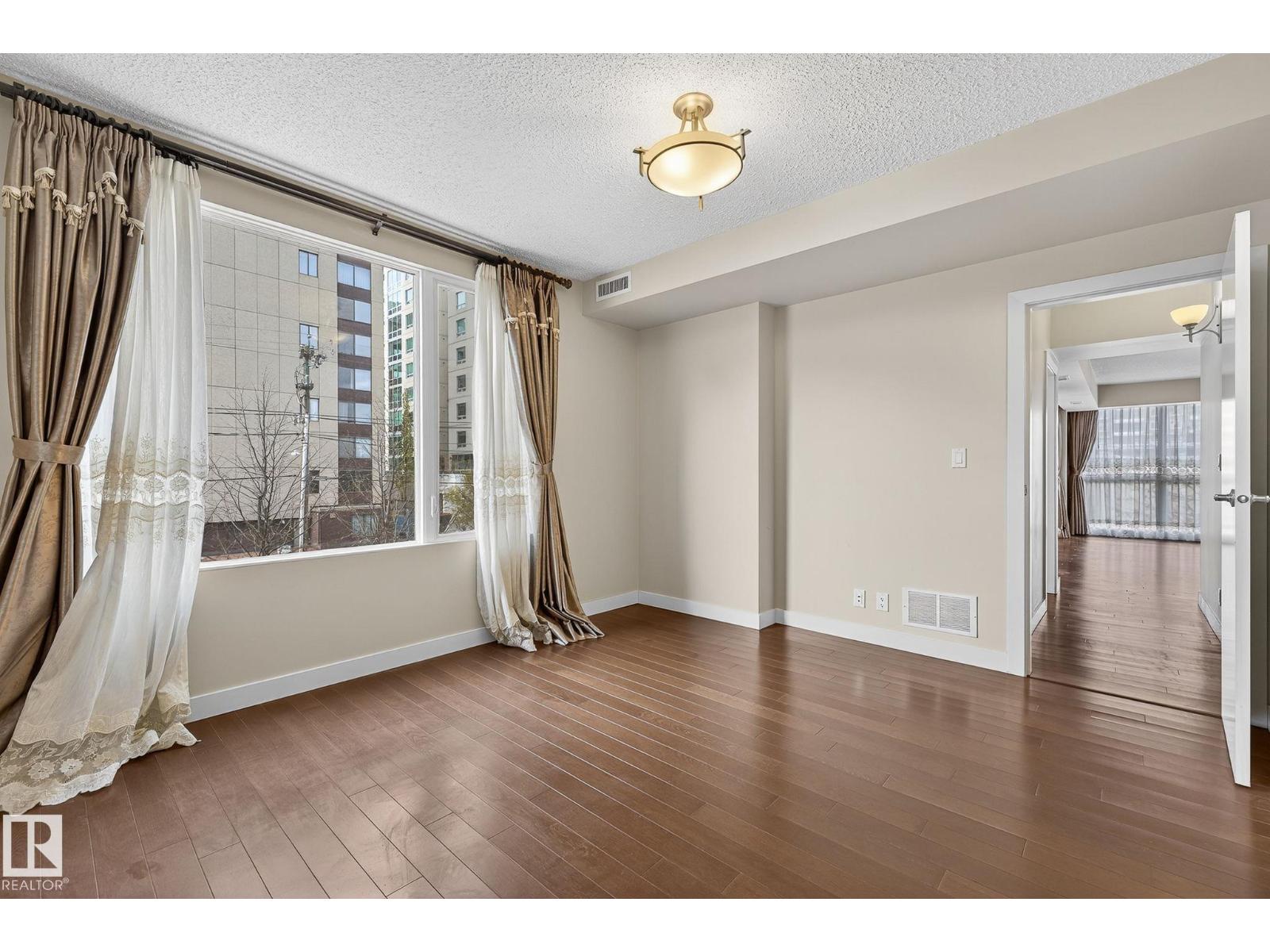 #203 10046 117 ST NW - 28