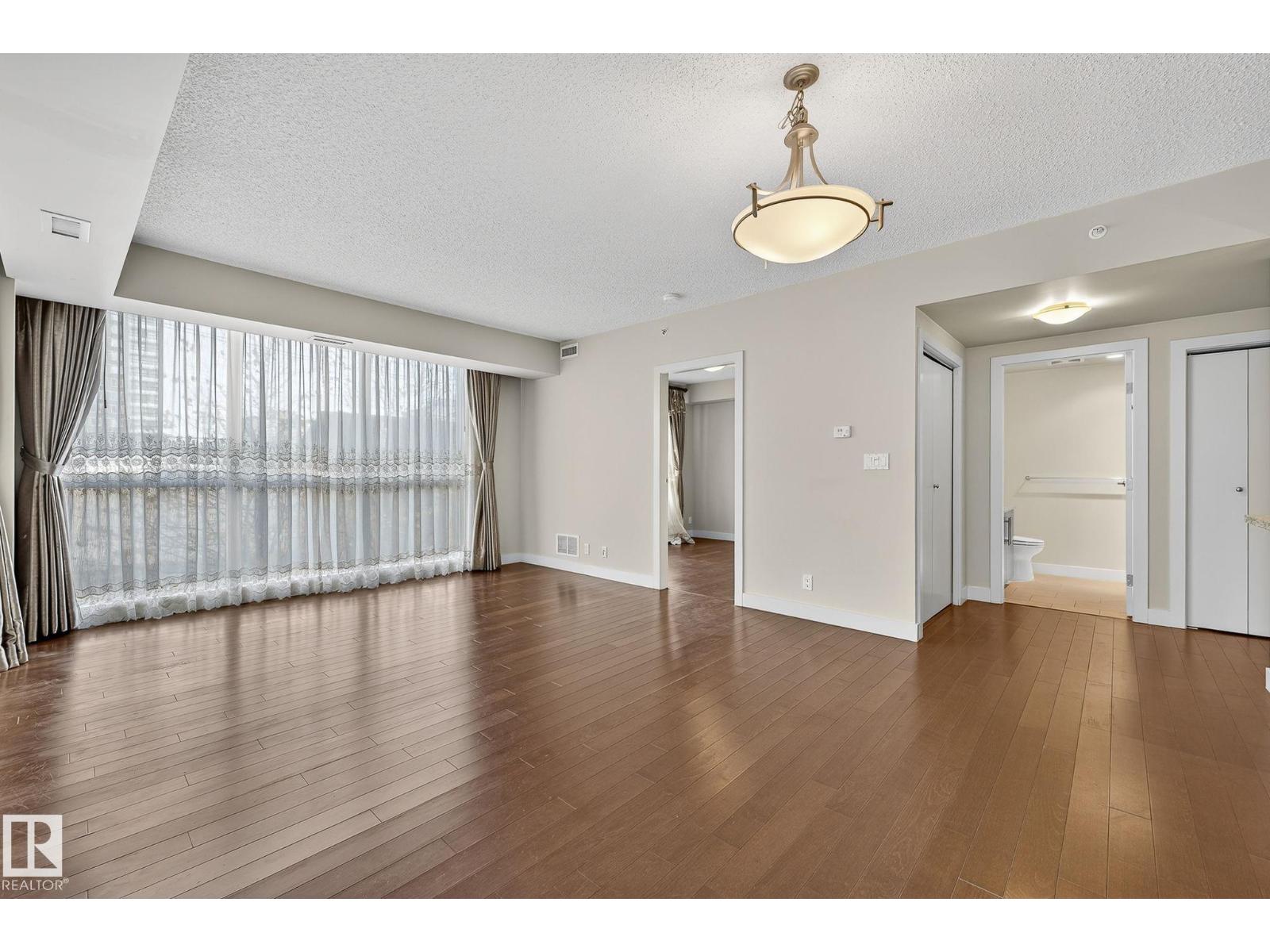 #203 10046 117 ST NW - 8