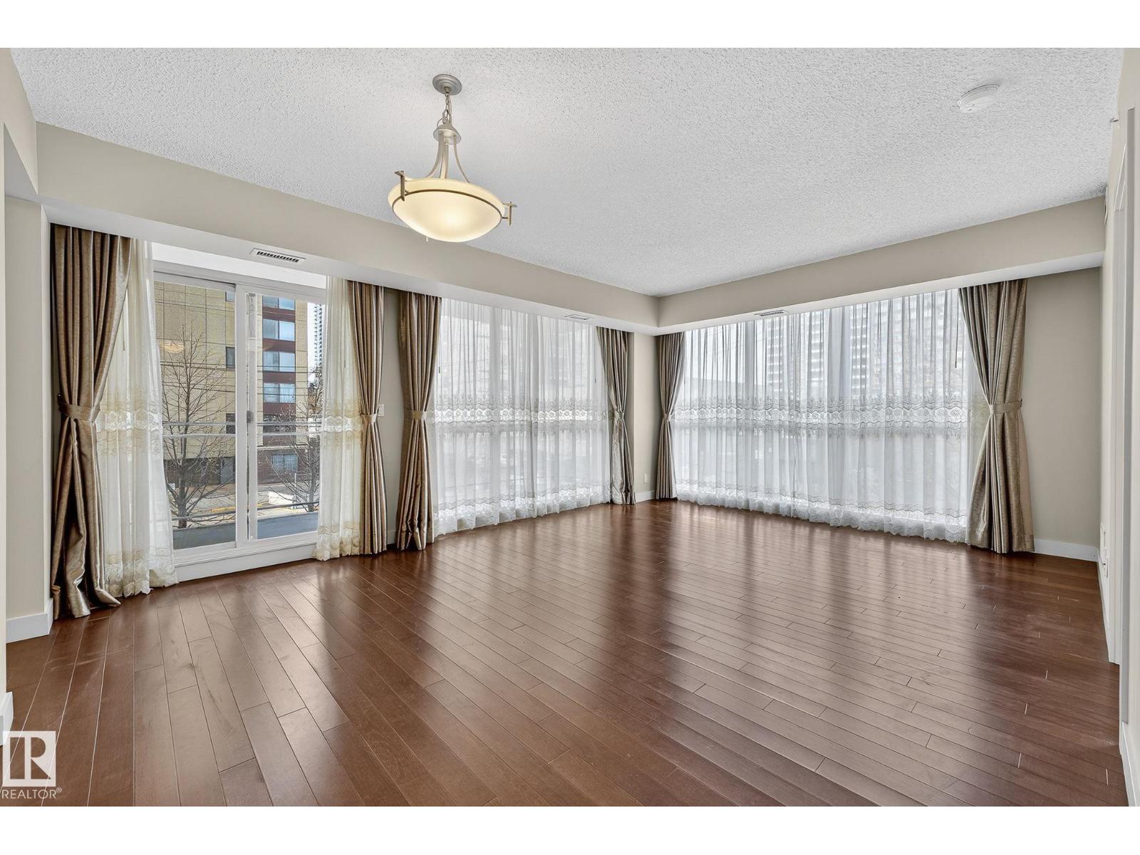 #203 10046 117 ST NW - 9