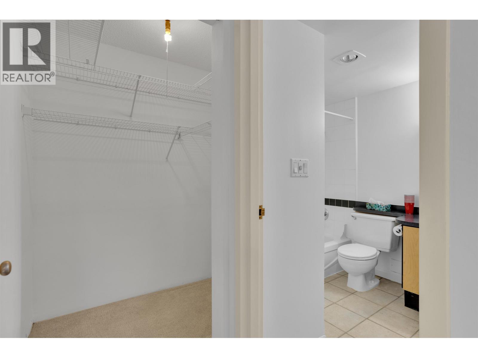 303 150 E 15TH STREET, North Vancouver