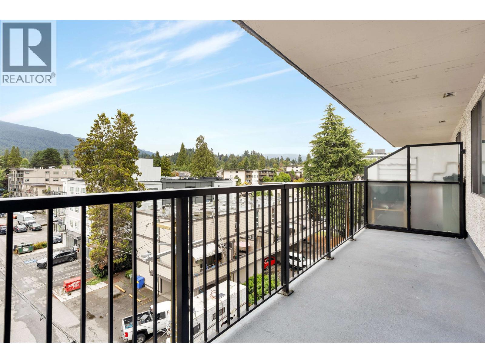 303 150 E 15TH STREET, North Vancouver