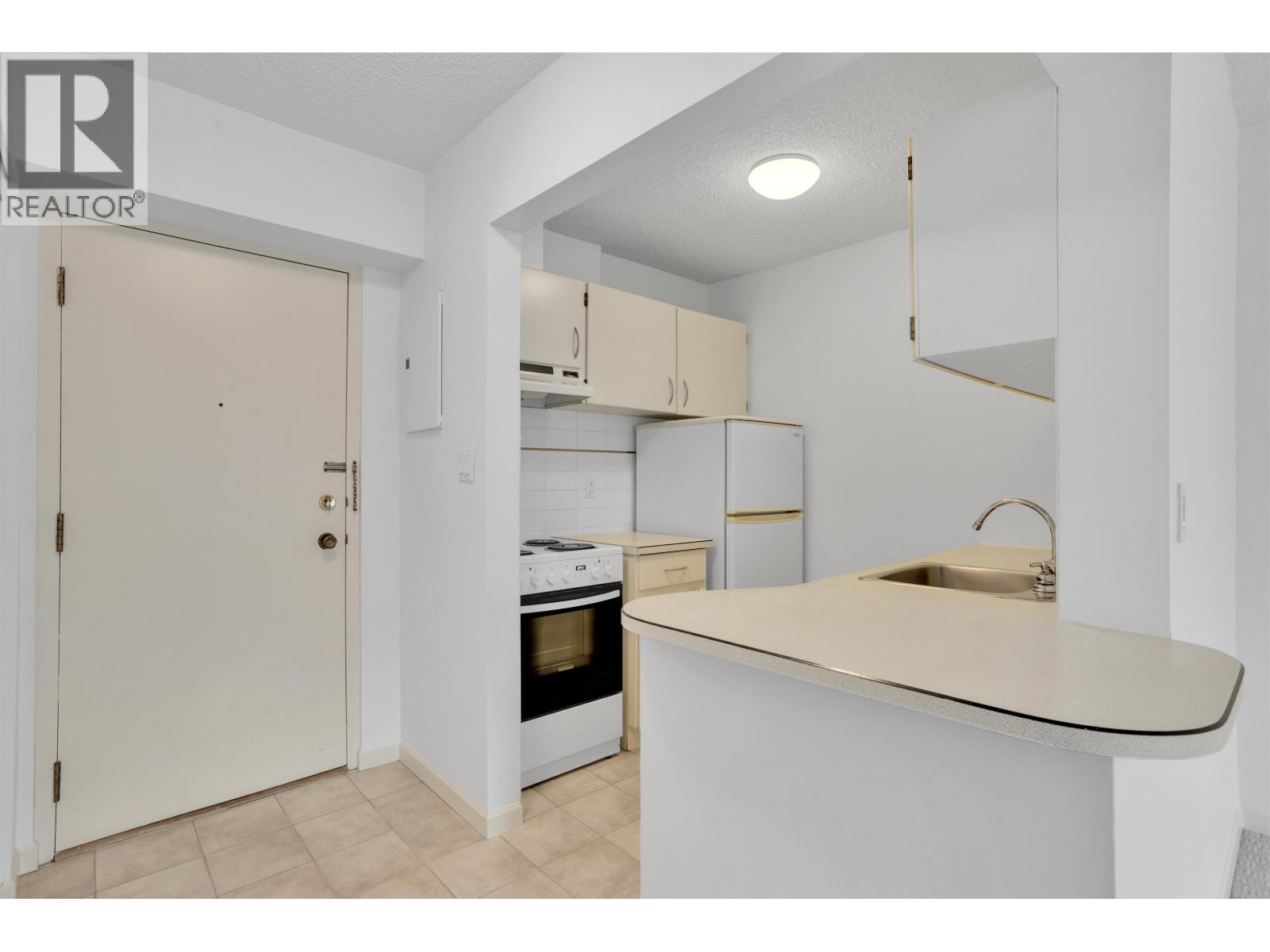 303 150 E 15TH STREET, North Vancouver