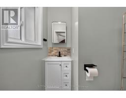 Bathroom - 32 Sundew Drive, Barrie, ON L4N9L8 Photo 8