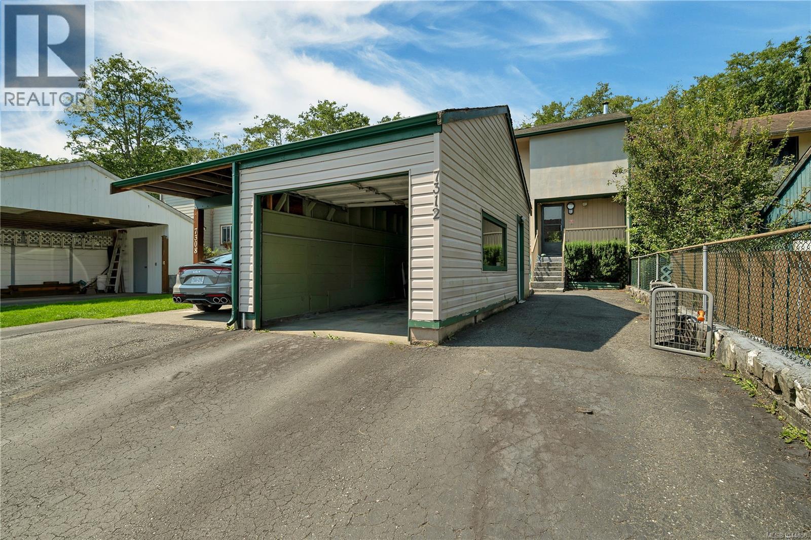 7312 Pine Dr, Port Hardy