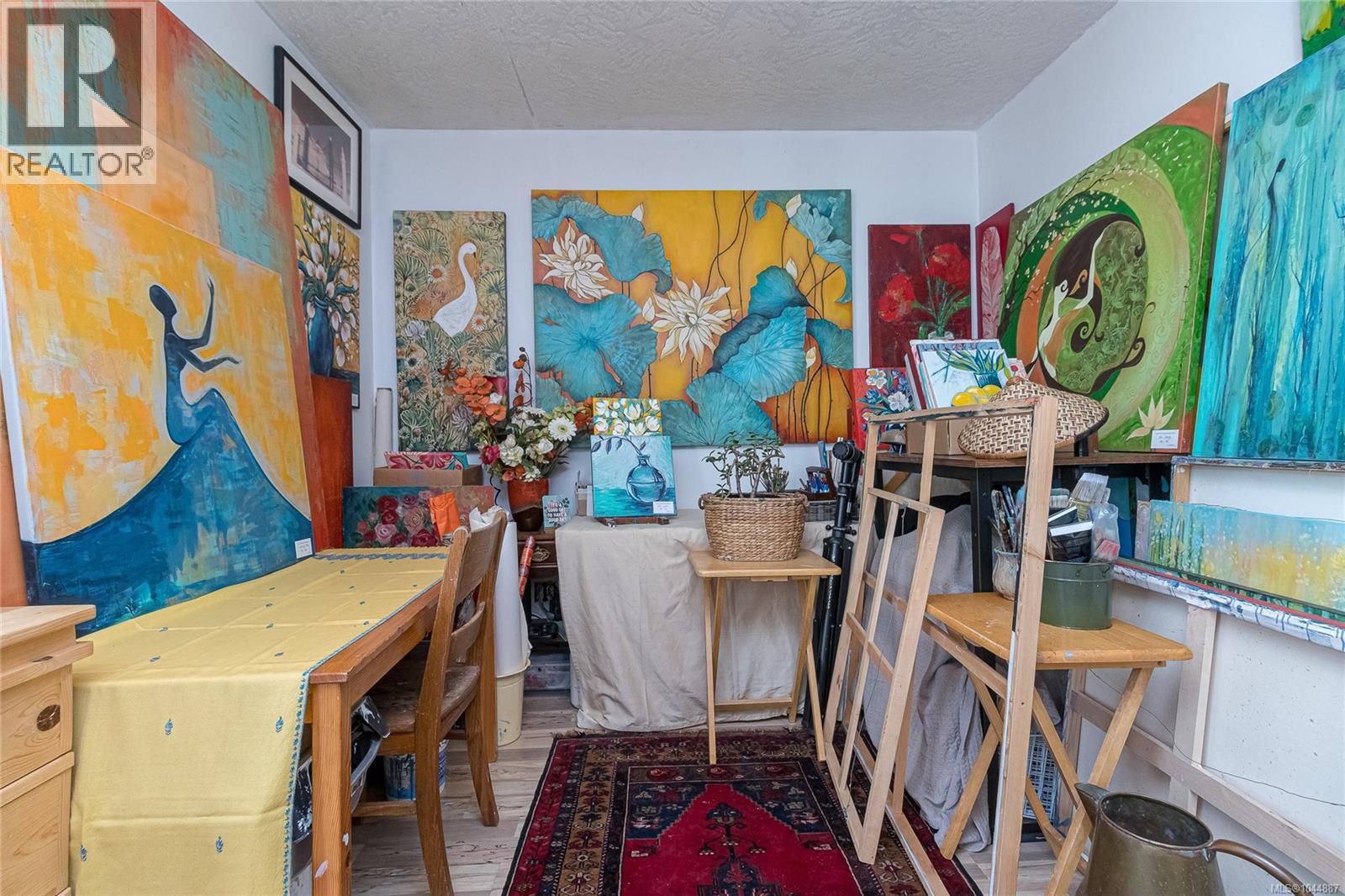 862 Canterbury Rd, Saanich