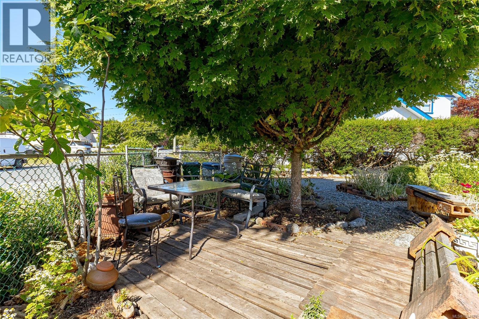 862 Canterbury Rd, Saanich