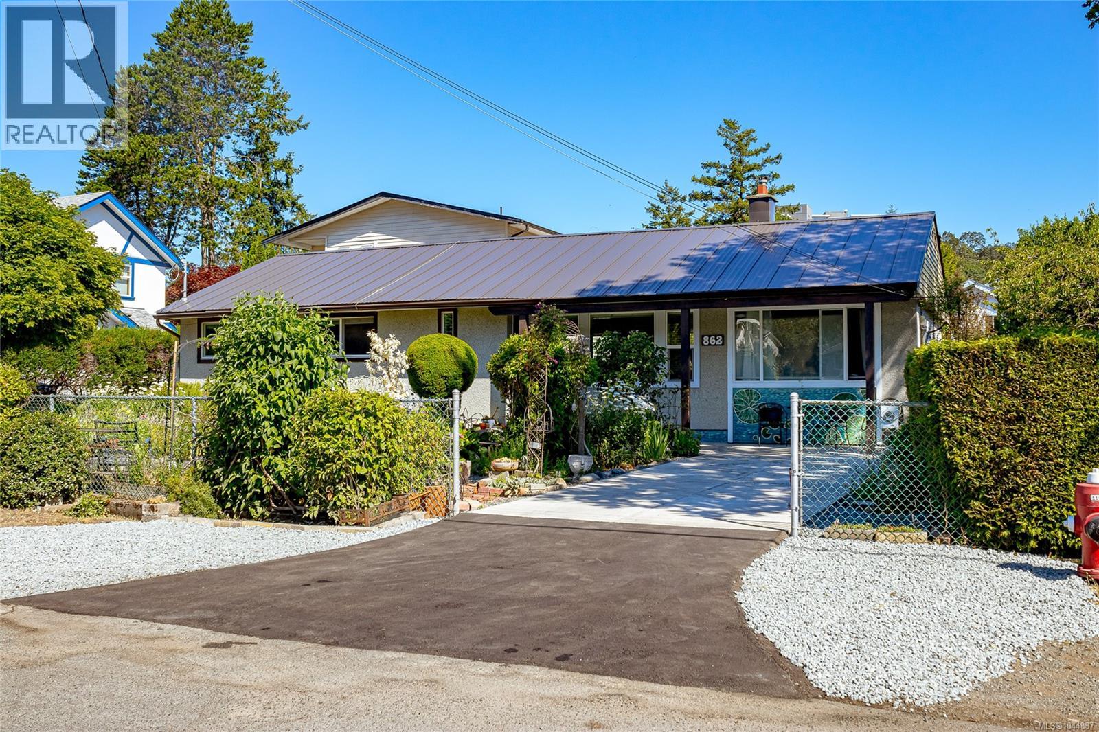 862 Canterbury Rd, Saanich