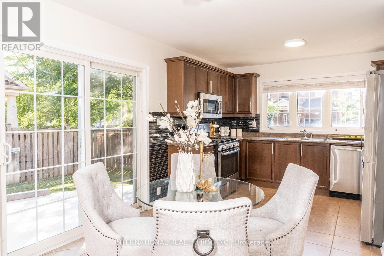 720 STAGG GARDENS - 16