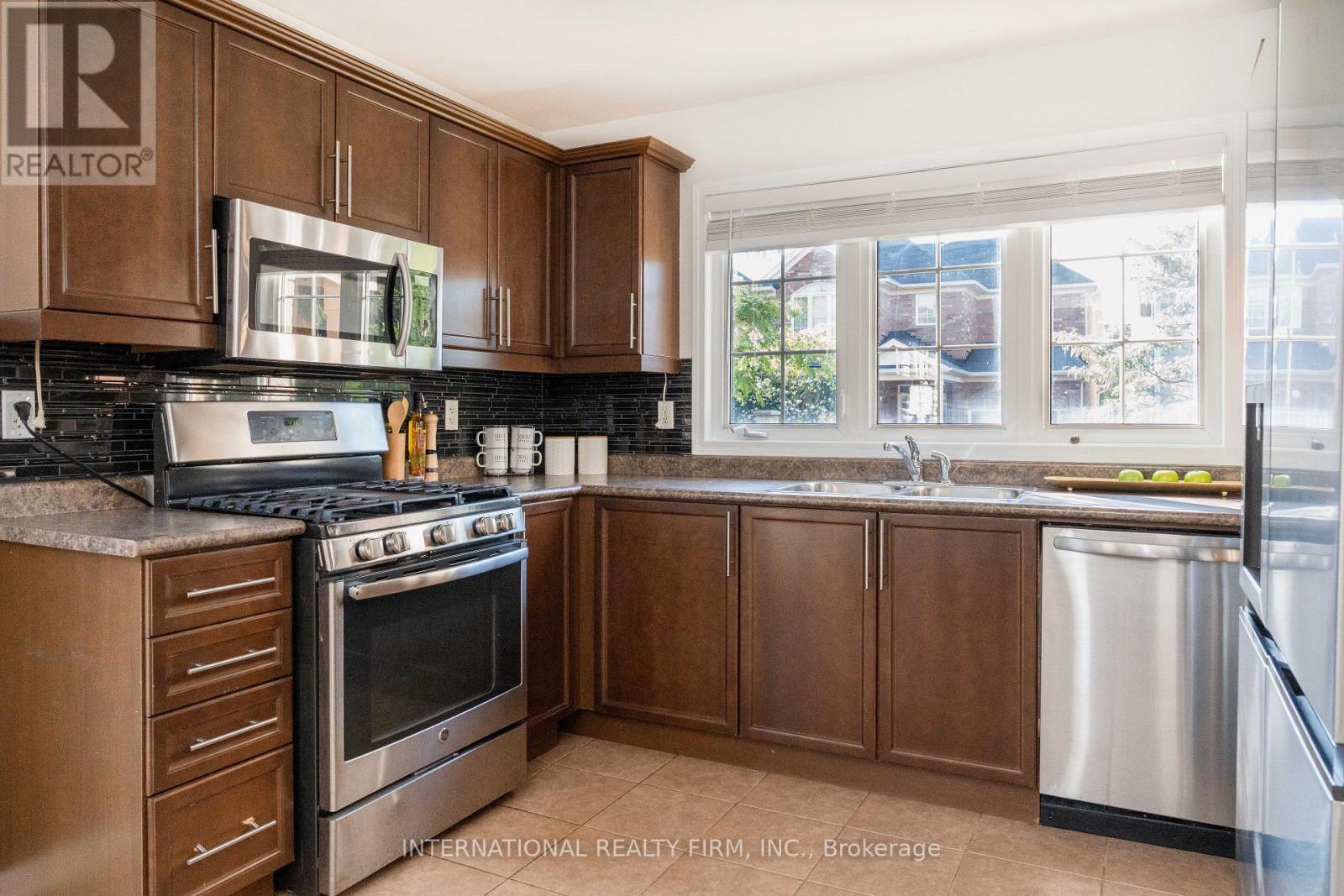 720 STAGG GARDENS - 17