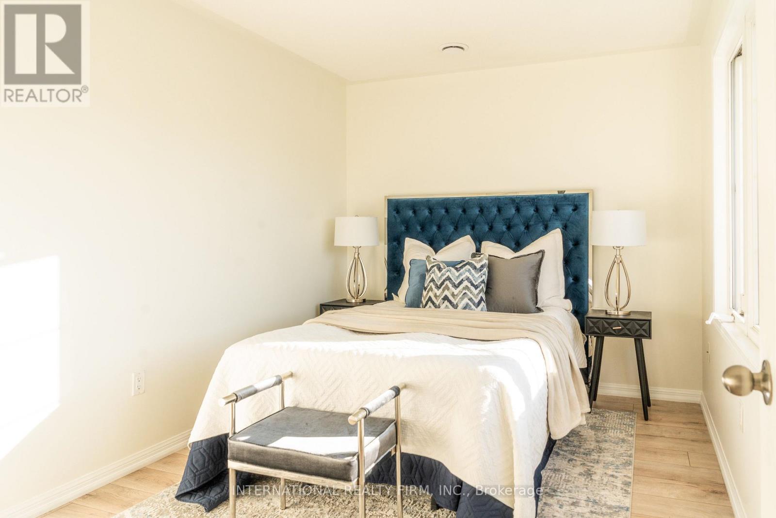 720 STAGG GARDENS - 33