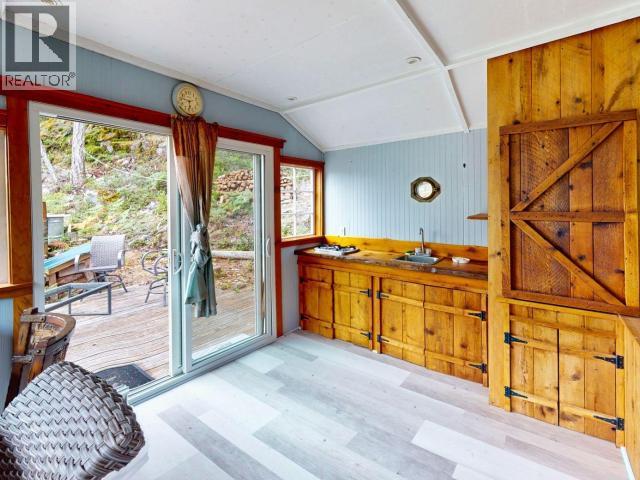DL4946 REFUGE COVE - 18