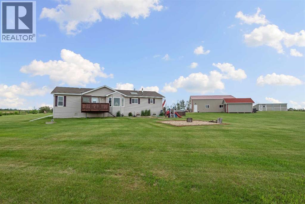 201043 Township Road 342 - 2