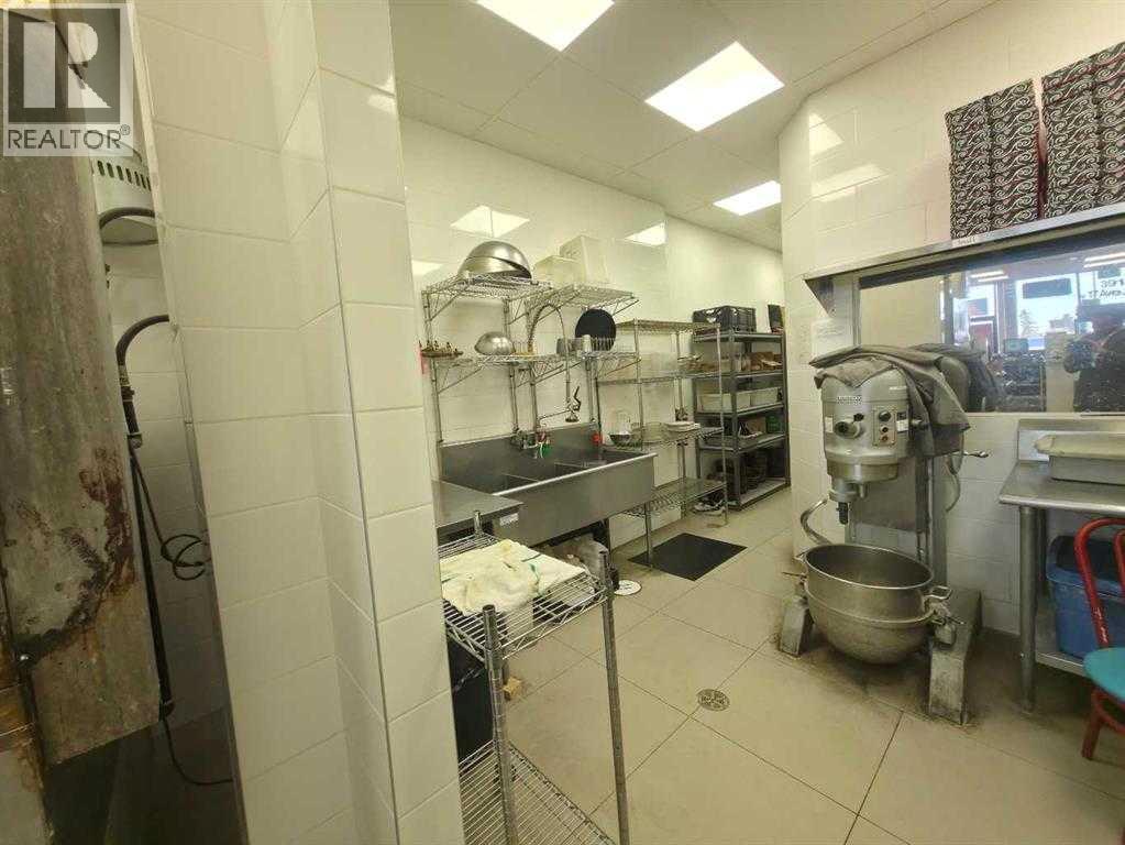 3915 17 Avenue - Photo 9