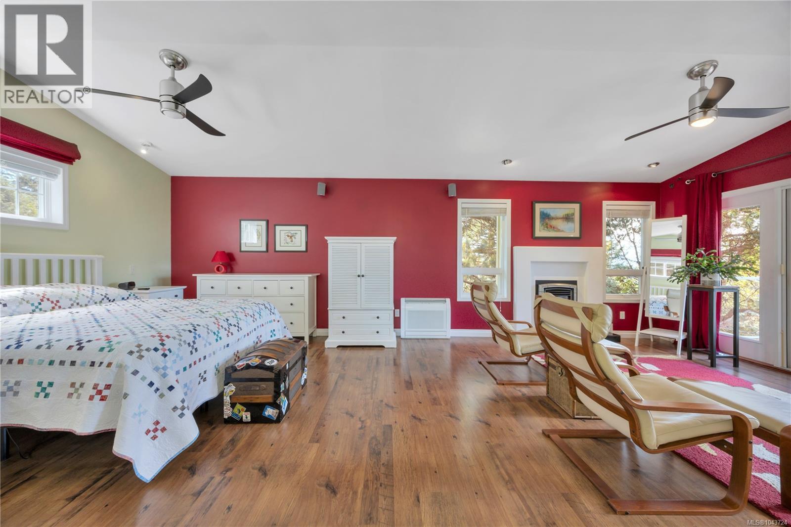3259 Dolphin Dr - 33