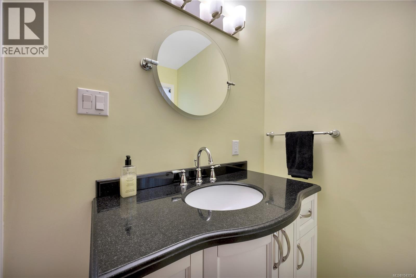 3259 Dolphin Dr - 45