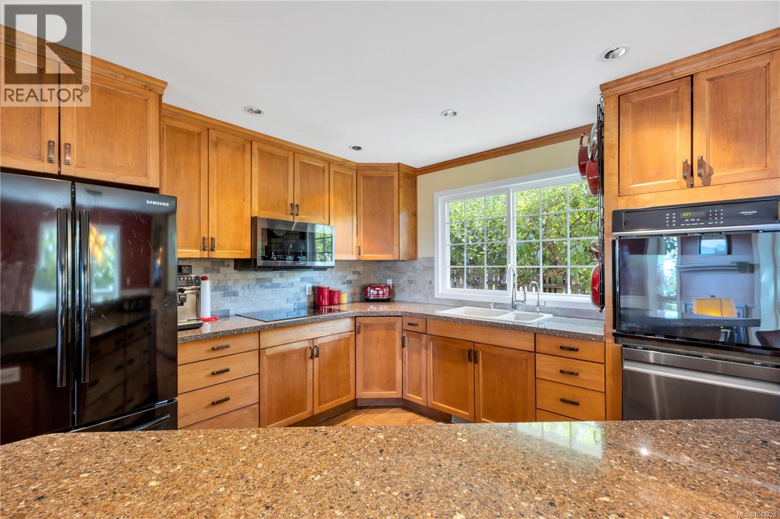 3259 Dolphin Dr - 10