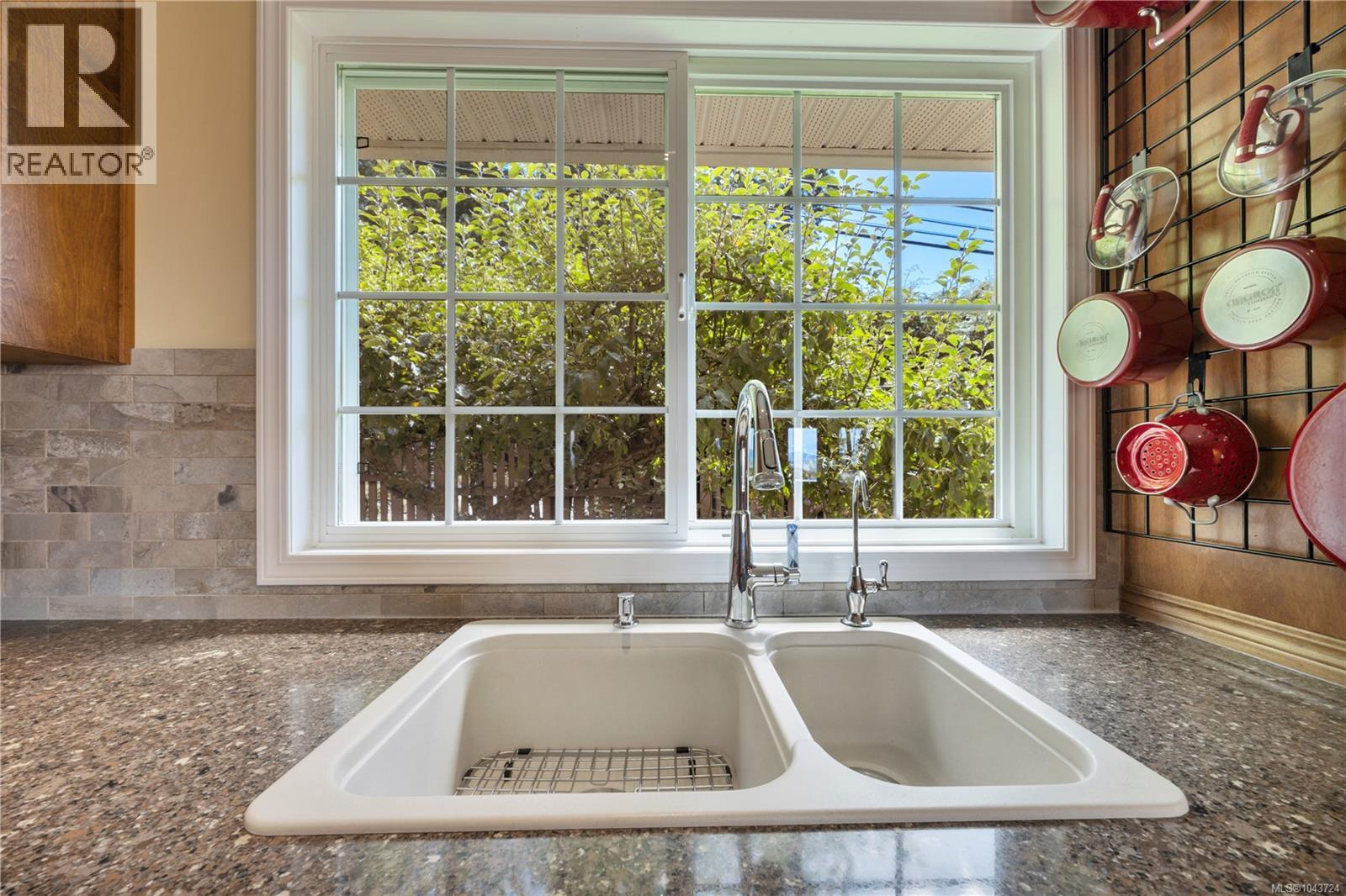 3259 Dolphin Dr - 11