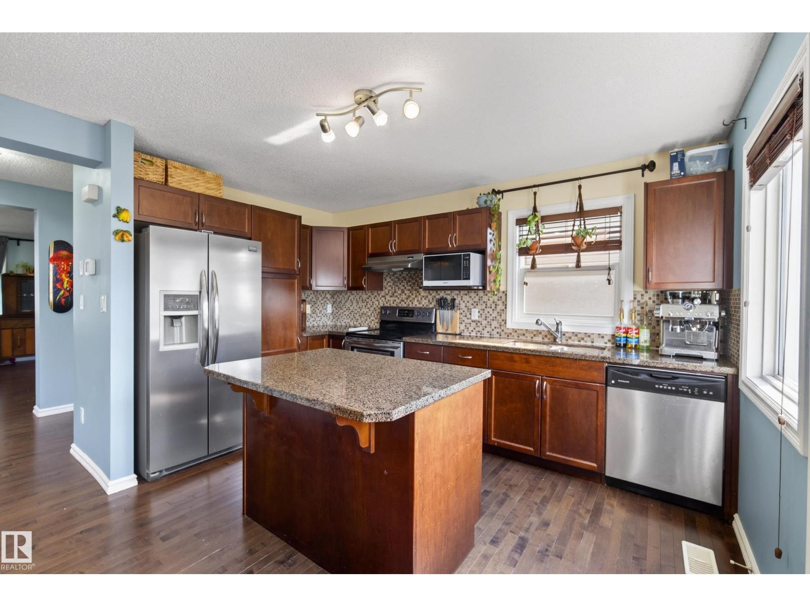 3003 20 AV NW - 19