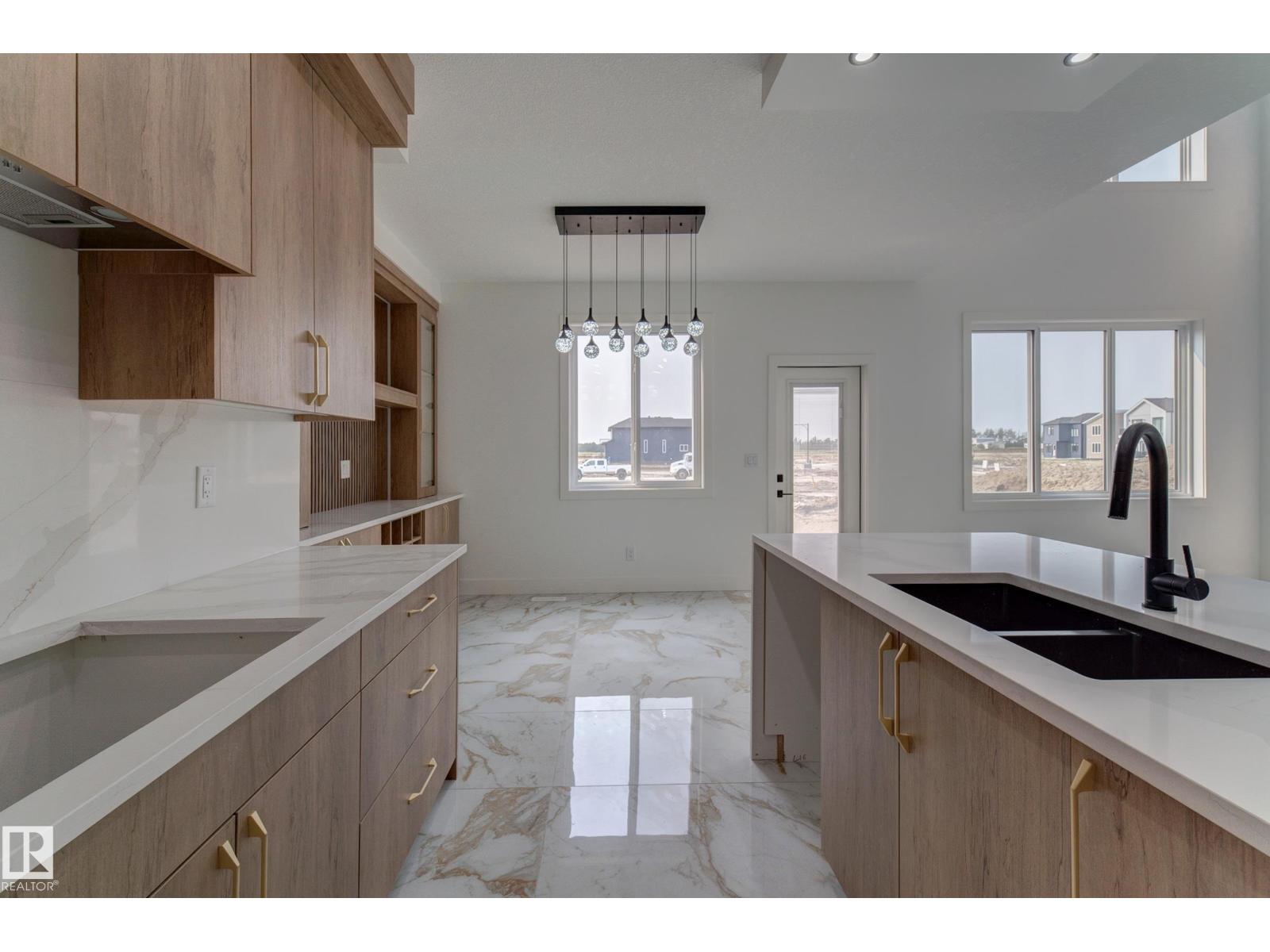 4723 17 AV SW - 10