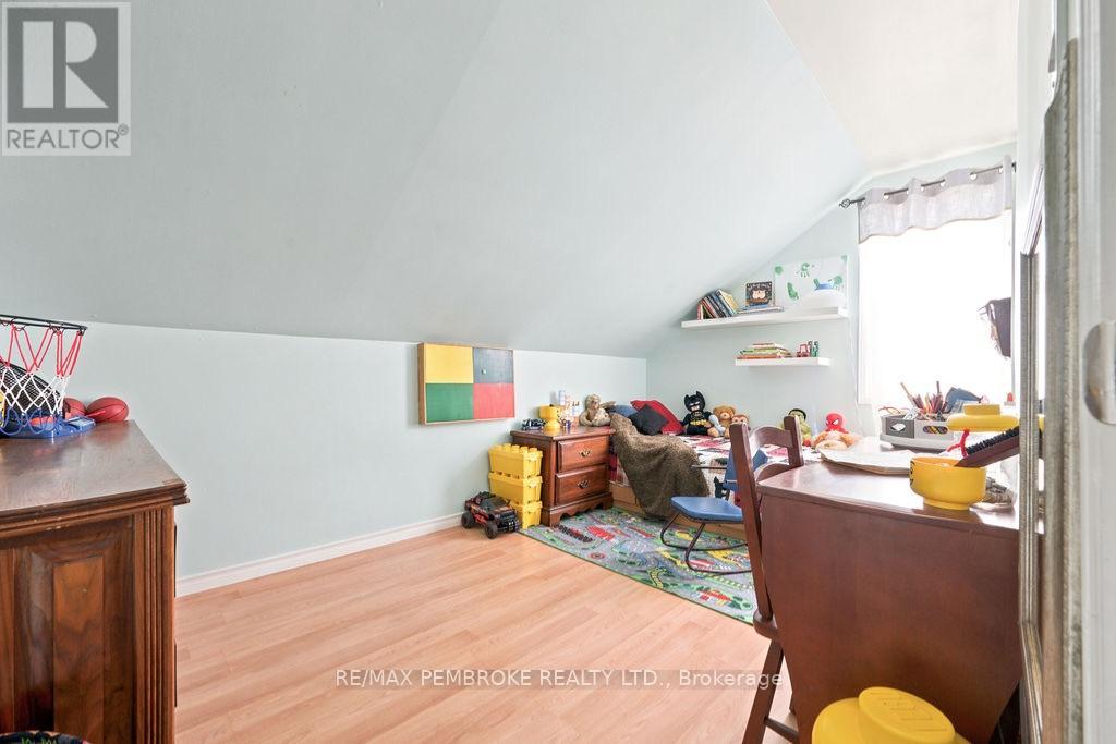 617 THIRD AVENUE S - 26