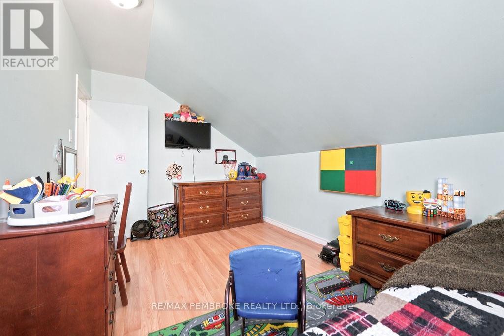 617 THIRD AVENUE S - 27