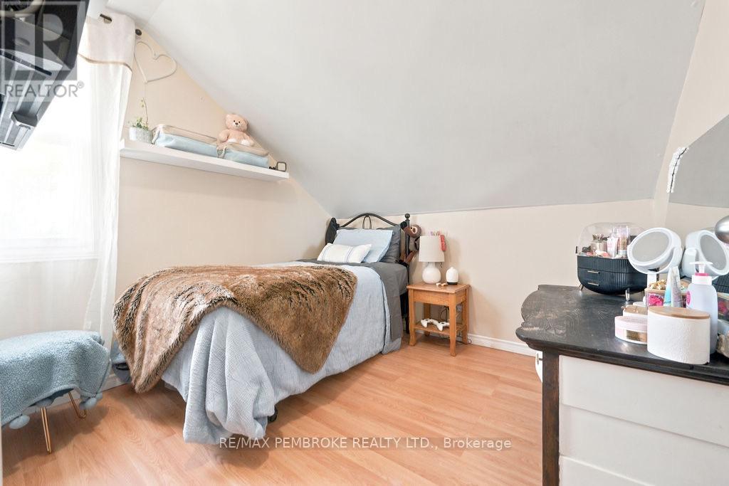 617 THIRD AVENUE S - 29