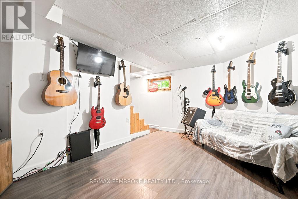 617 THIRD AVENUE S - 35