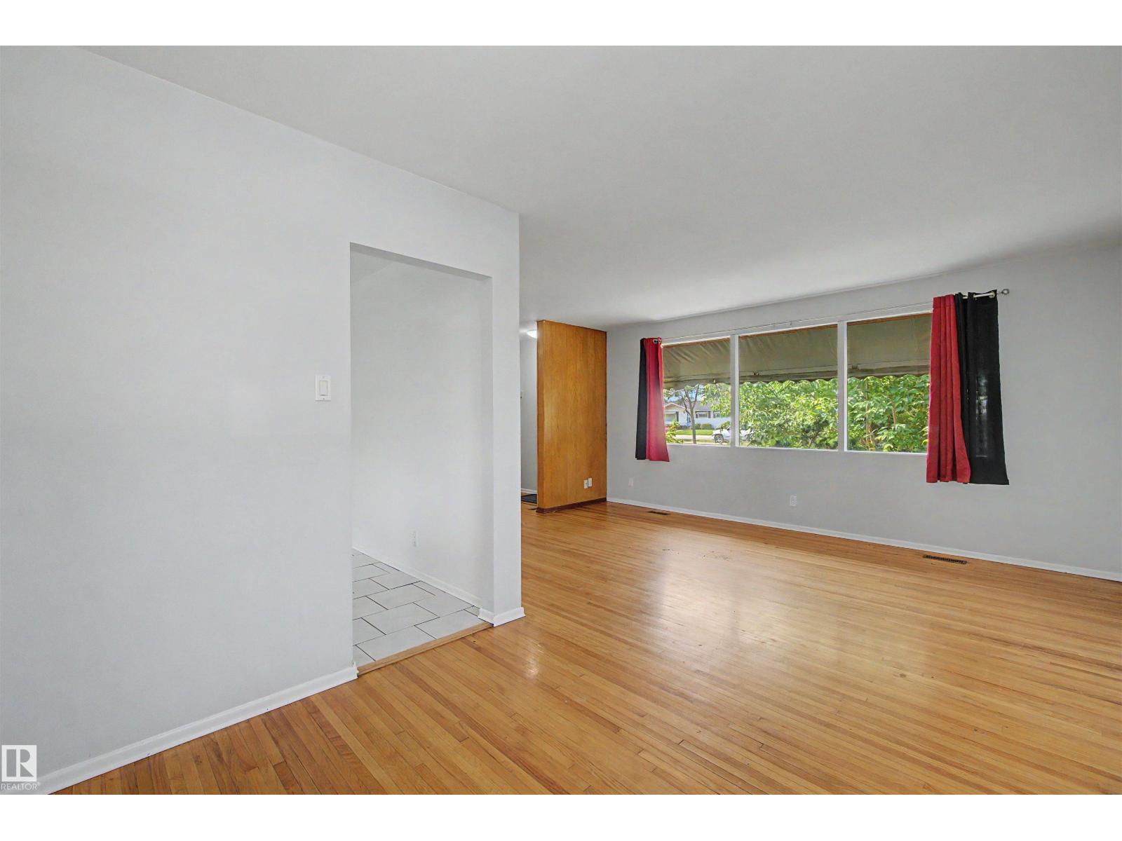 8215 149 Street NW - 13