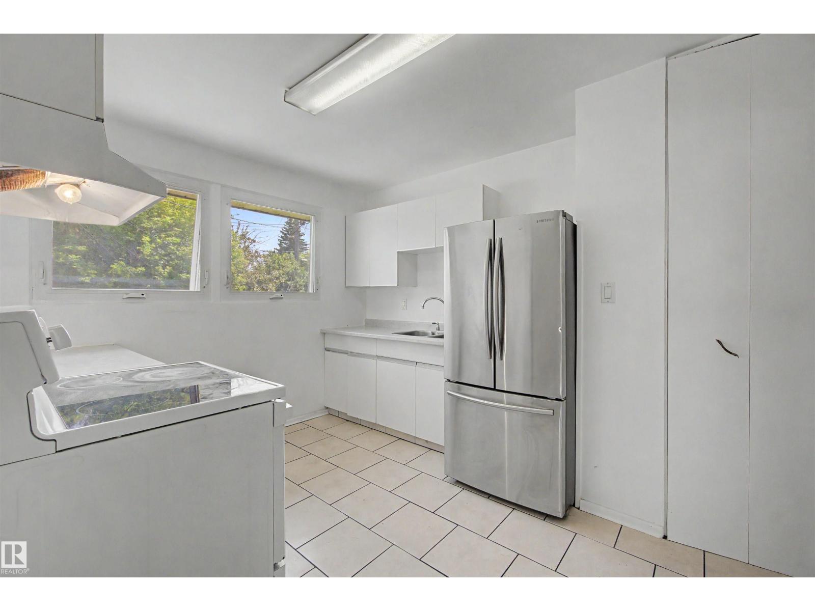 8215 149 Street NW - 14