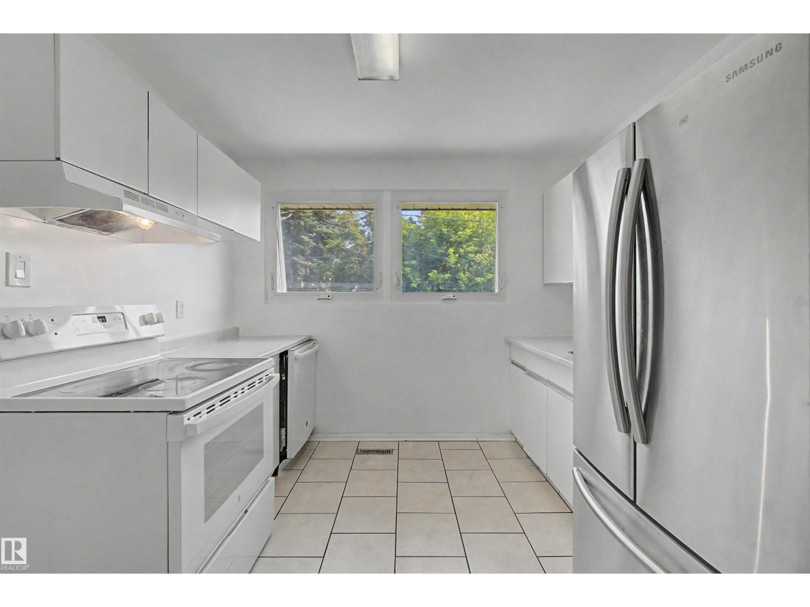 8215 149 Street NW - 15