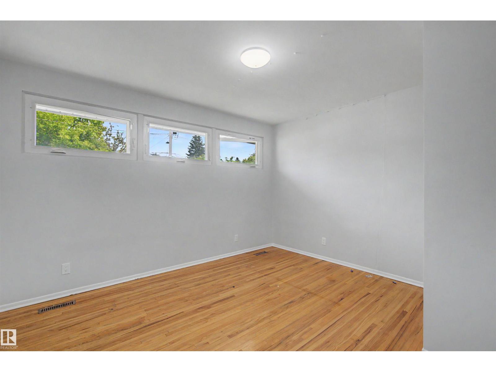 8215 149 Street NW - 25