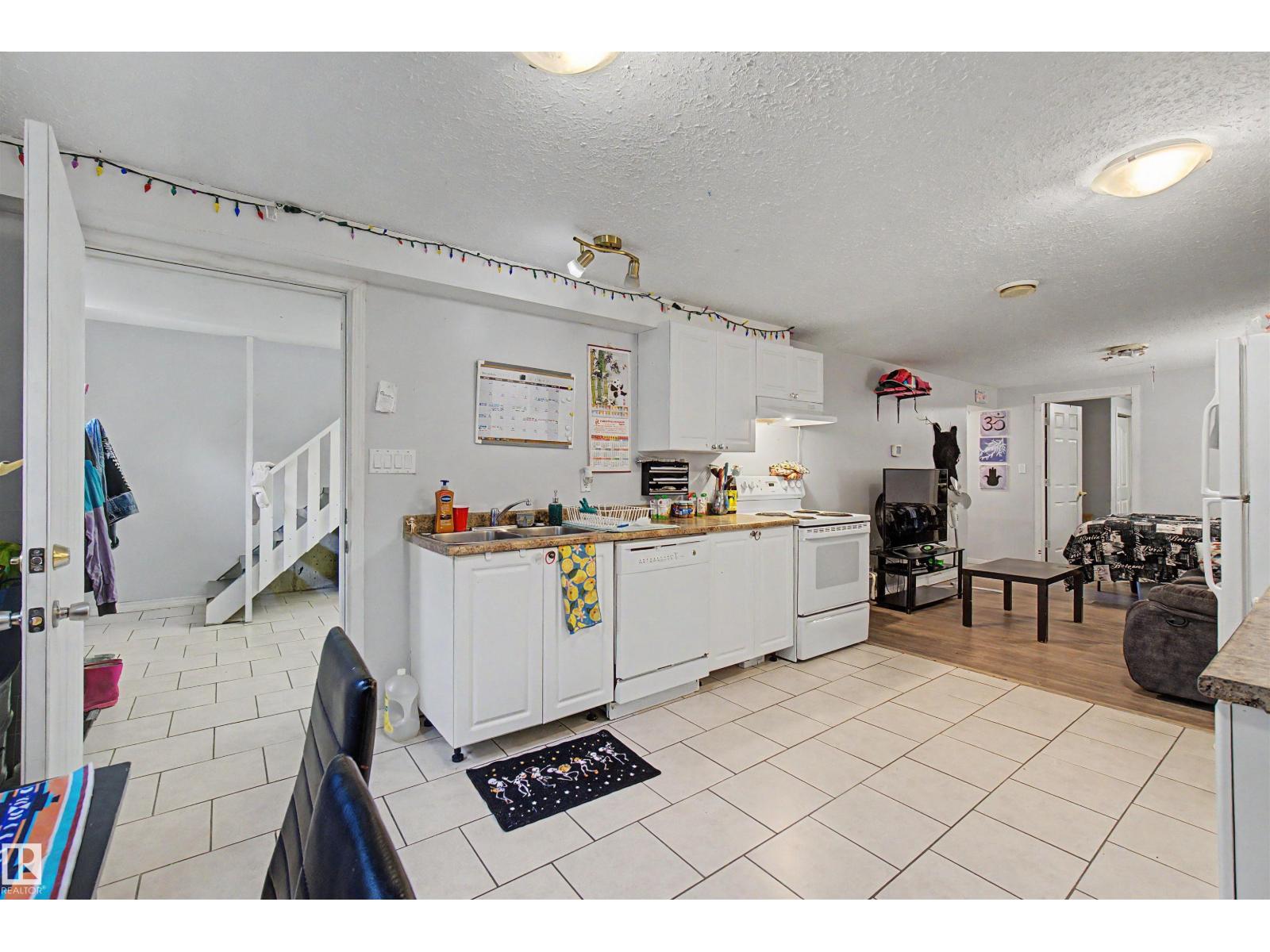 8215 149 Street NW - 33