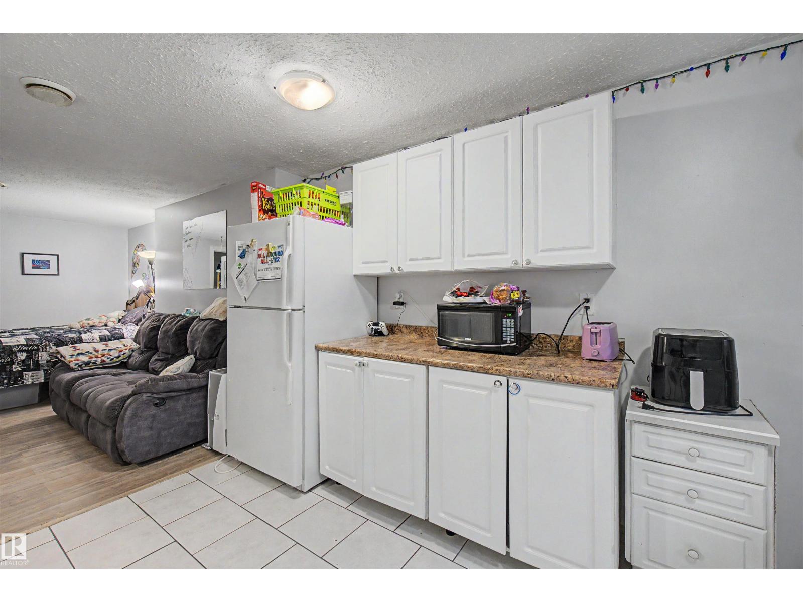 8215 149 Street NW - 37