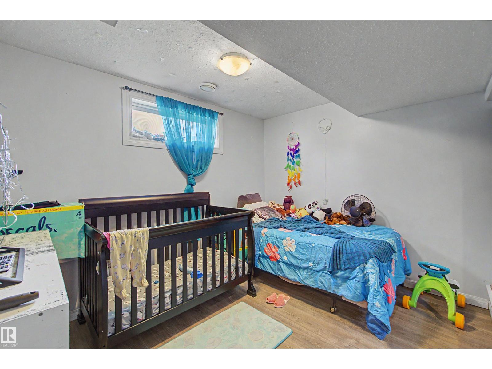 8215 149 Street NW - 47