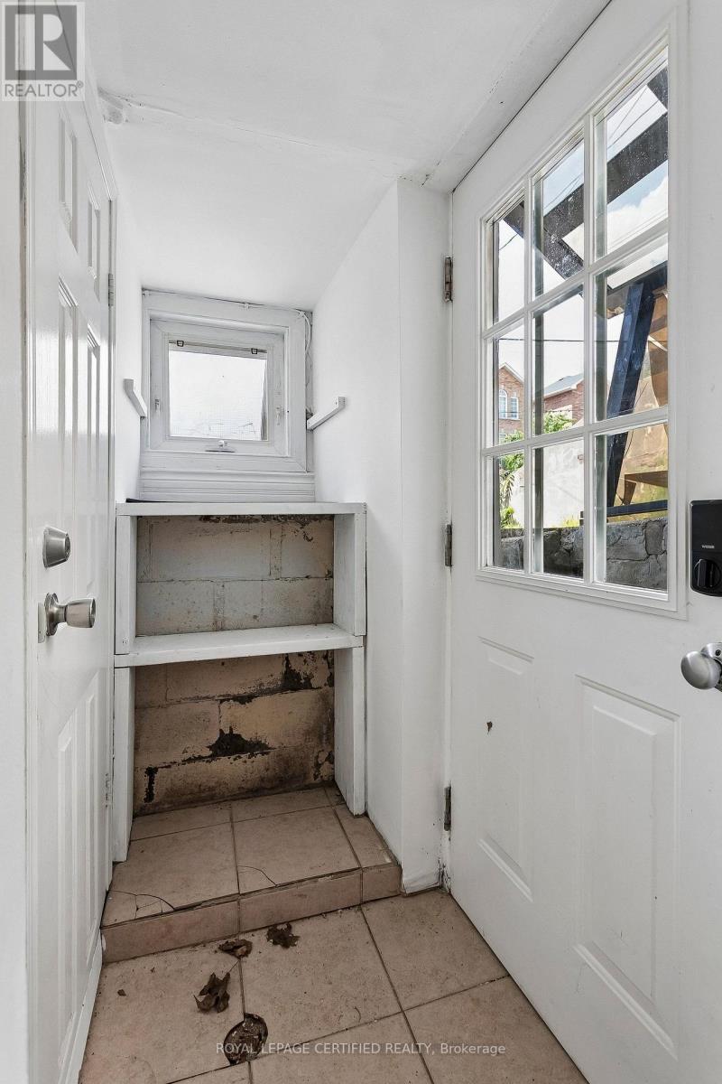33 DONALD AVENUE - 24