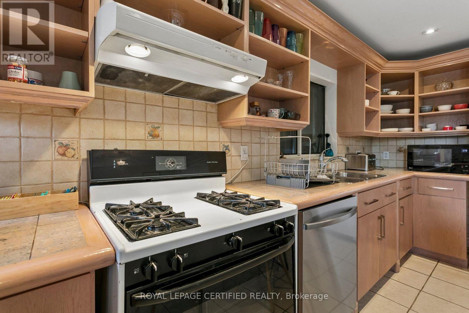 33 DONALD AVENUE - 9