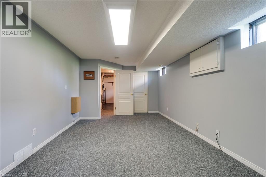 111B MILLER Crescent - 35