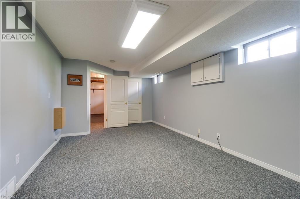 111B MILLER Crescent - 34