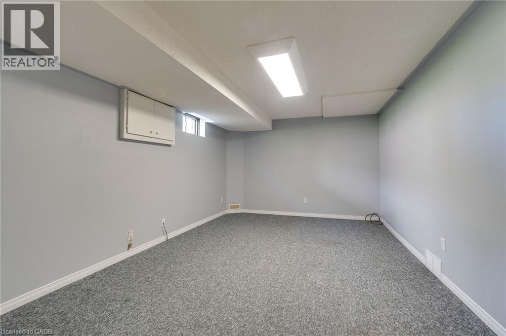 111B MILLER Crescent - 32