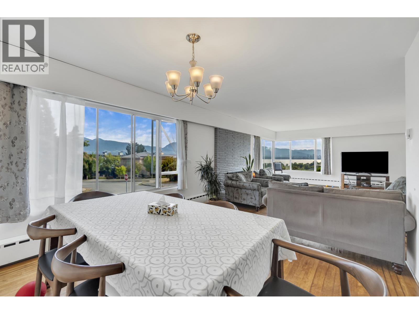 4514 BELLEVUE DRIVE, Vancouver