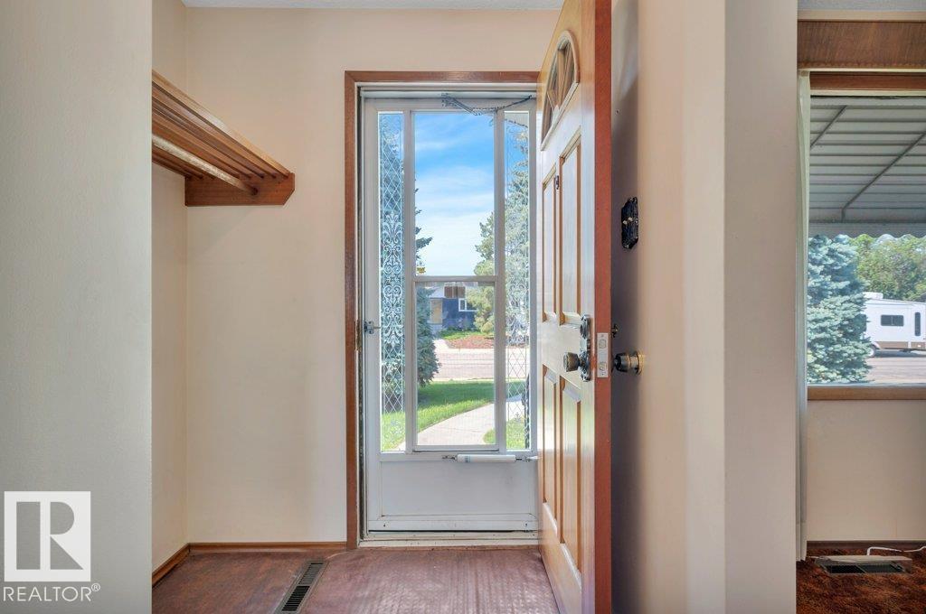 8507 70 ST NW - 3