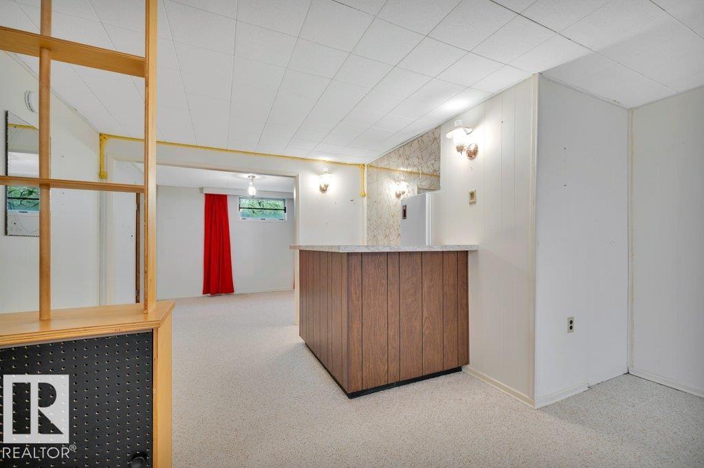 8507 70 ST NW - 32