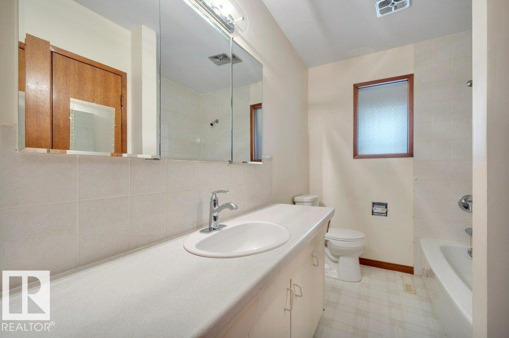 8507 70 ST NW - 25