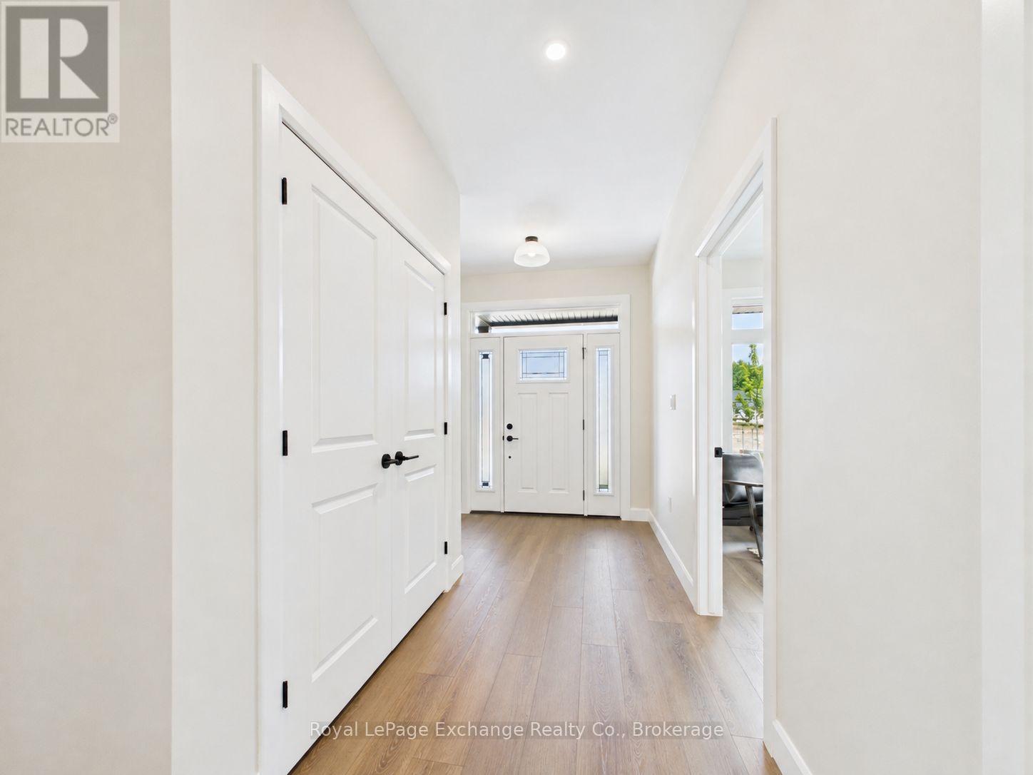 43 MERCEDES CRESCENT - 3