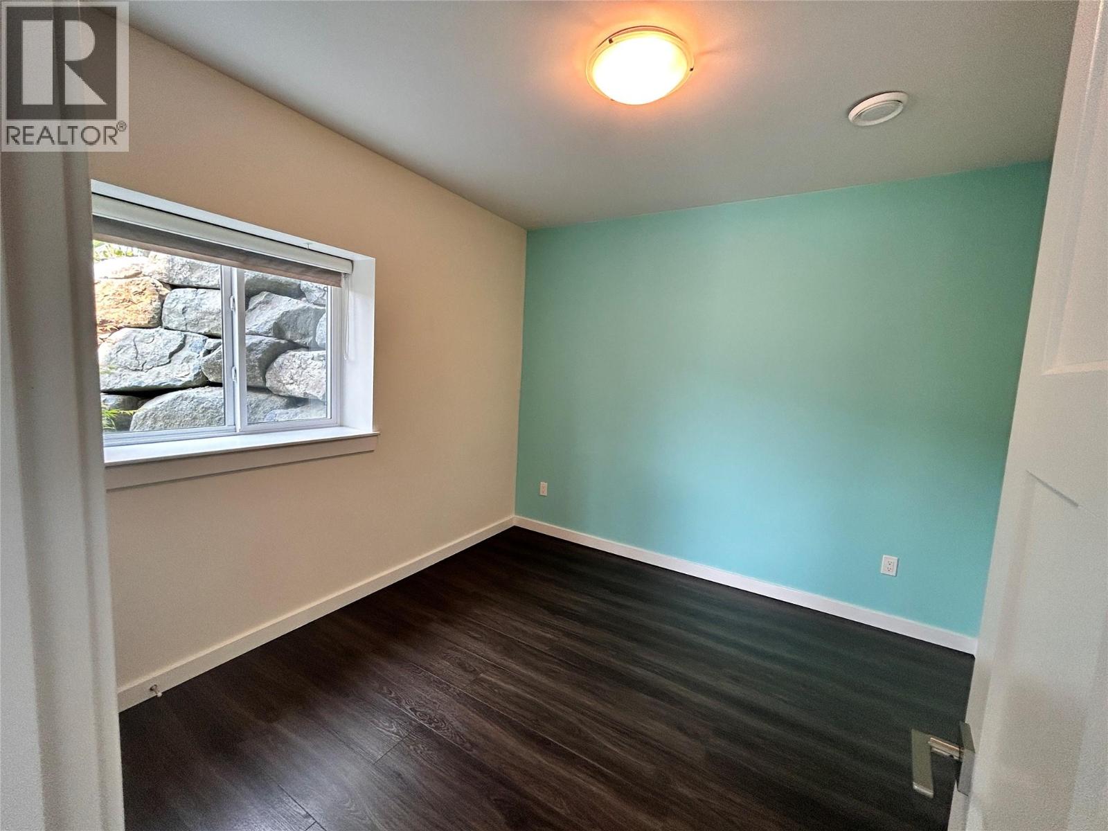 944 Redstone Drive - Image 13