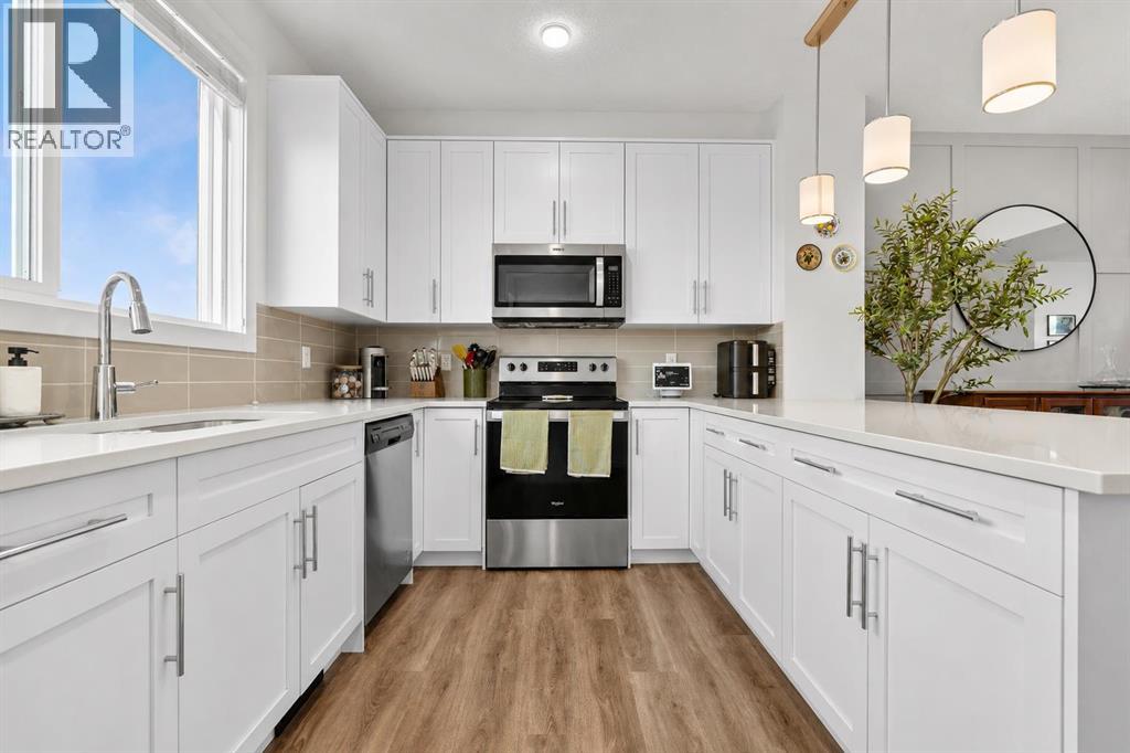 228 Livingston View NE - 12